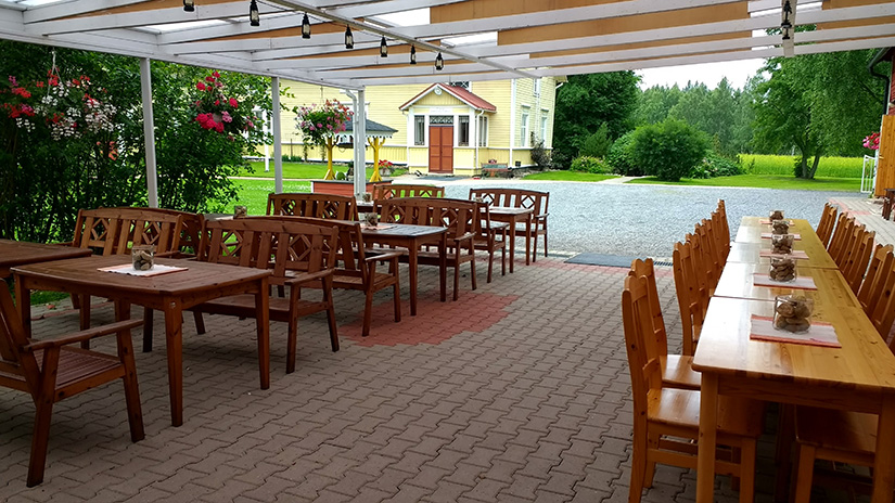 Koskenkorvan trahteerin terassi