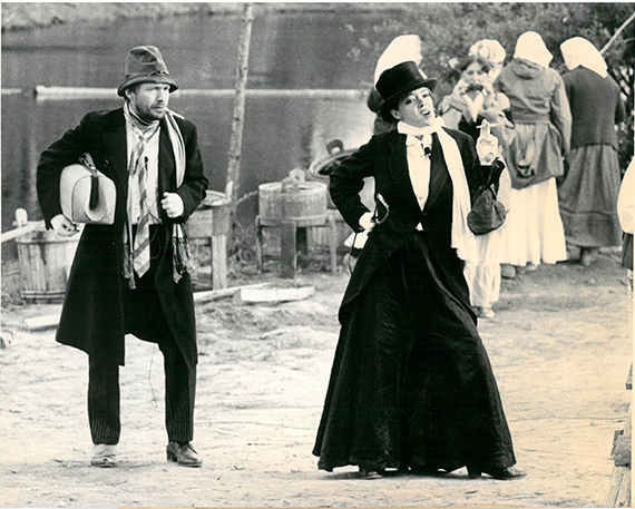 Jokiooppera mustavalkokuva