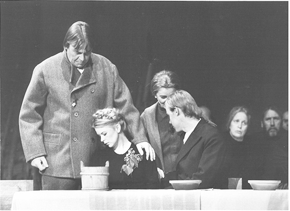 Kolmekymmentä hopearahaa mustavalkokuva