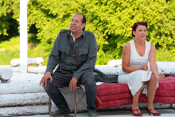 Kohtaus Taipaleenjoesta, Jylhä ja Kirsti istuvat sängyn laidalla